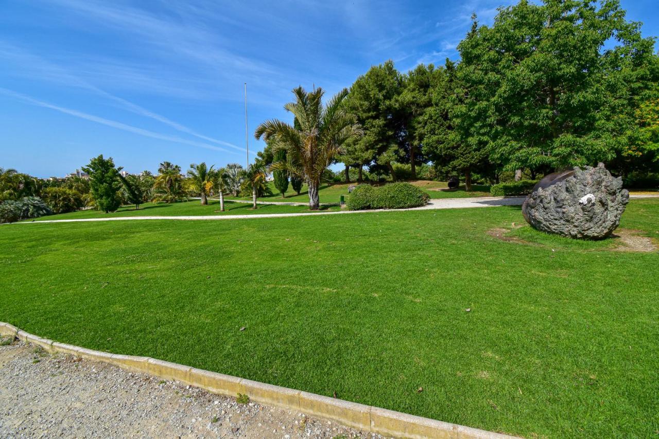 Benal Beach, Luxury Sea & Mountain View Beachside 1 Bedroom Apartment Benalmádena Esterno foto